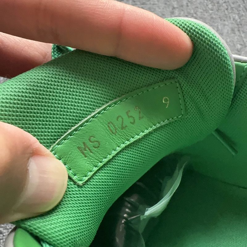Louis Vuitton Louis Vuitton Green Low-Top Sneakers 0079 Size US 10.5 / EU 43-44 - 5 Thumbnail