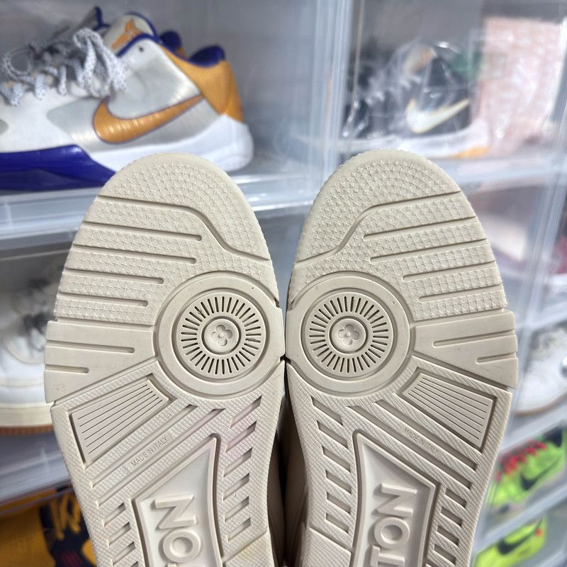 Louis Vuitton Louis Vuitton Trainer Low Top Sneakers in Beige 0079 Size US 8 / IT 38 - 8 Thumbnail