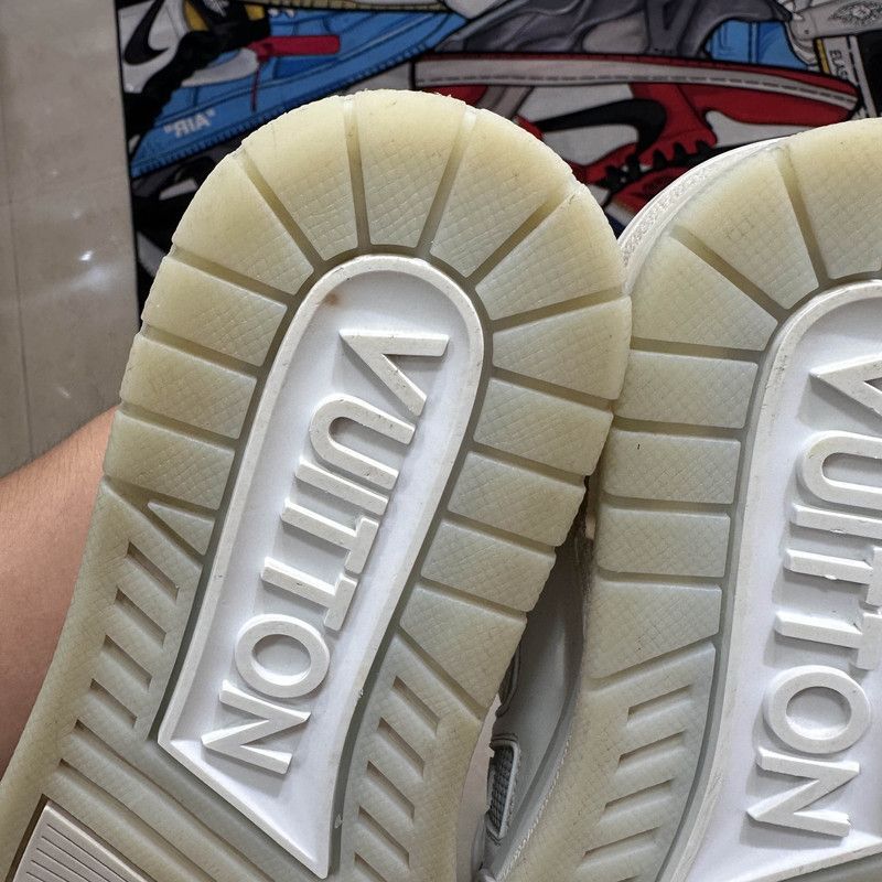 Louis Vuitton Louis Vuitton White Trainer Low-Top Sneakers 0079 Size US 8 / IT 38 - 11 Thumbnail