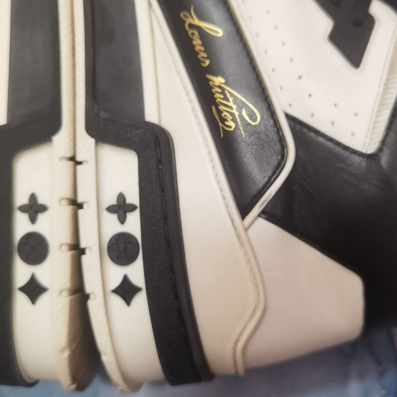 Louis Vuitton Louis Vuitton Trainer Stylish Low-Top Sneakers 0079 Size US 10.5 / EU 43-44 - 10 Thumbnail