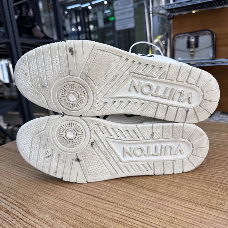 Louis Vuitton Louis Vuitton White and Black Trainer Sneakers 0079 Size US 7 / IT 37 - 4 Thumbnail