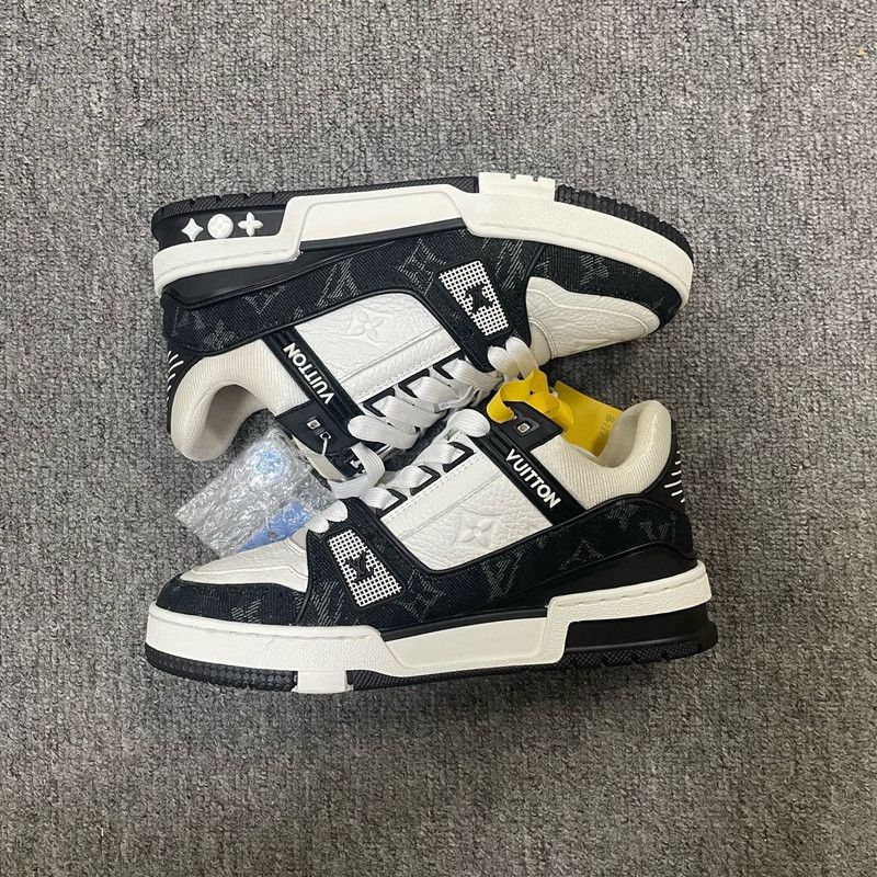 Louis Vuitton Louis Vuitton Trainer Low-Top Sneakers in Black and White 0079 Size US 6 / IT 36 - 6 Thumbnail
