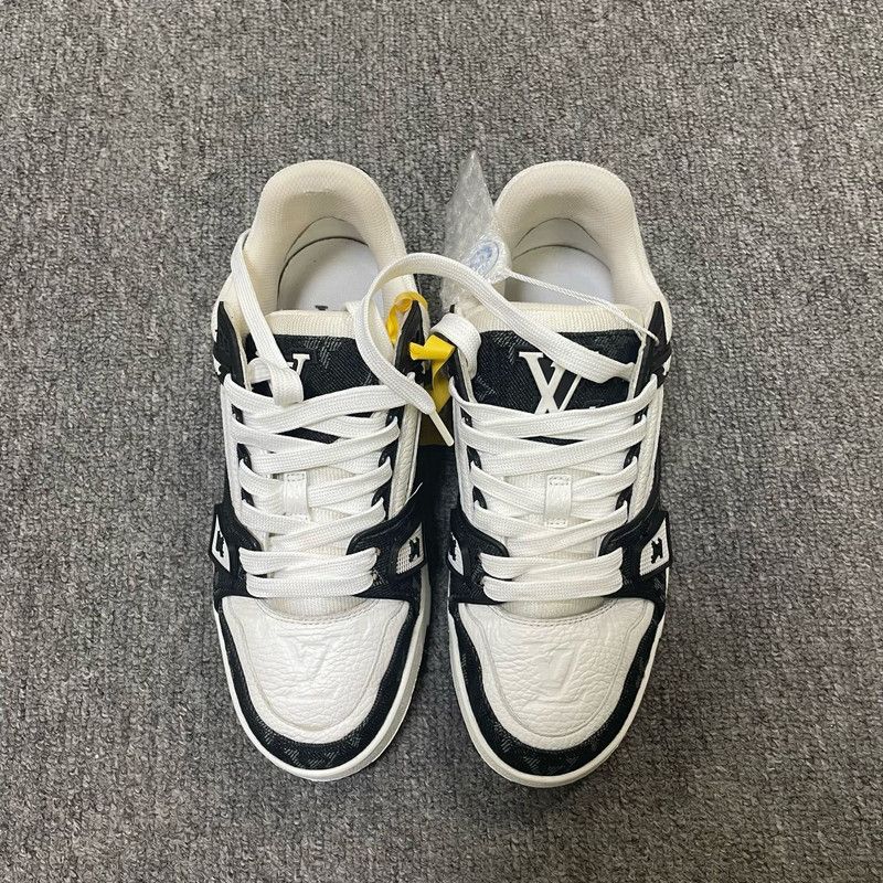 Louis Vuitton Louis Vuitton Trainer Low-Top Sneakers in Black and White 0079 Size US 6 / IT 36 - 2 Thumbnail