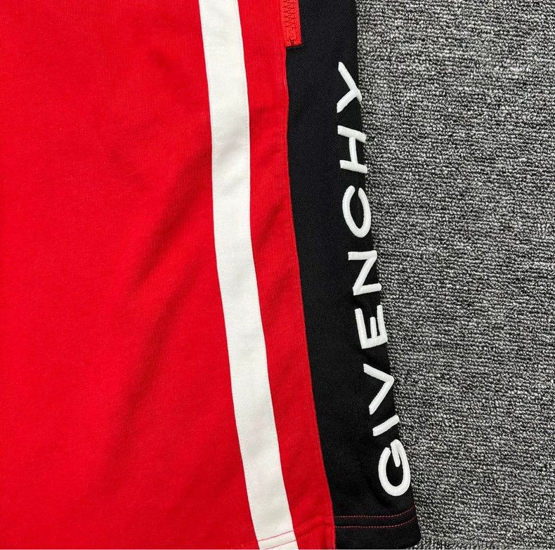 Givenchy Givenchy Logo Embroidered Red Shorts Size US 26 / EU 42 - 3 Thumbnail