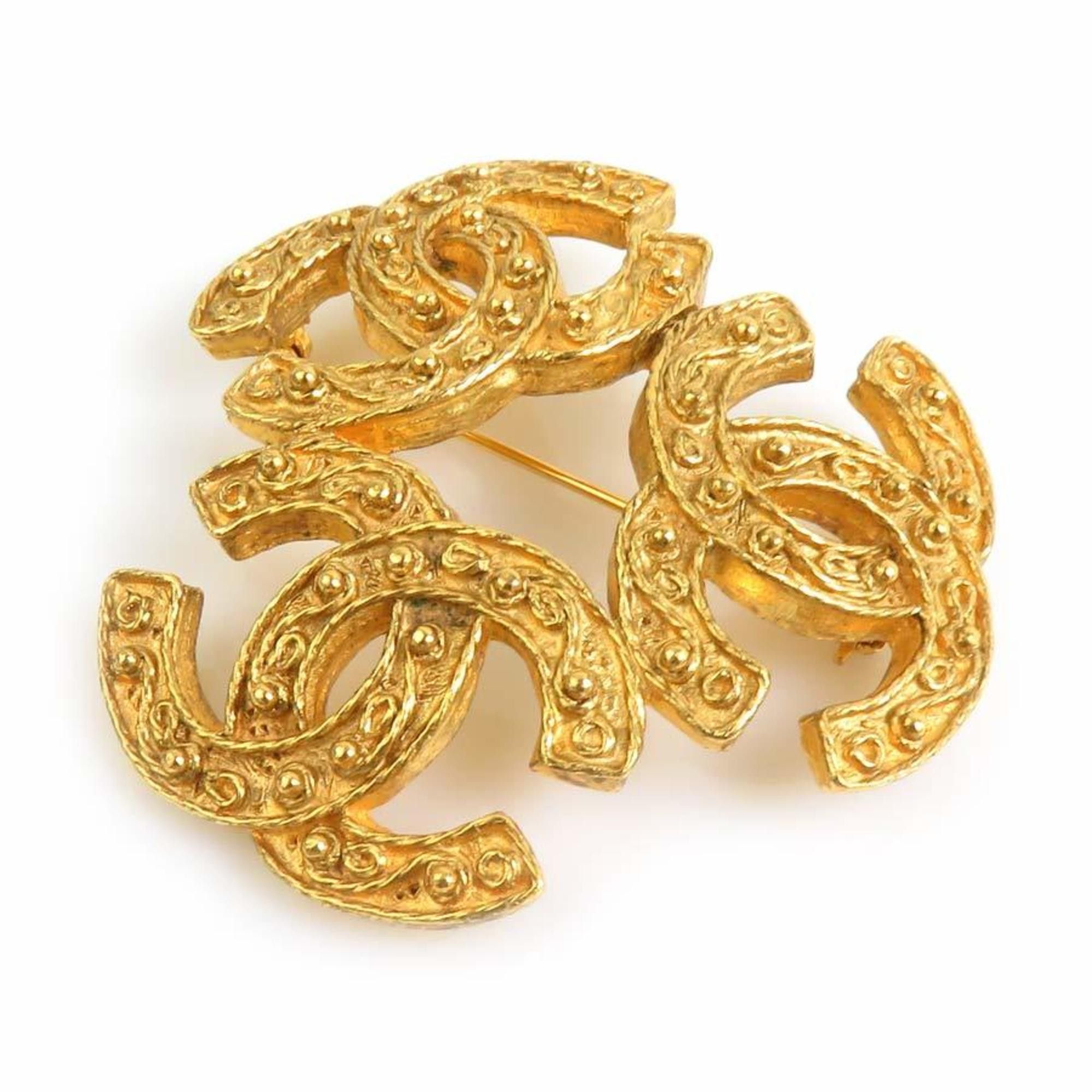 Chanel CHANEL Coco Mark Metal Gold Brooch for Women e60664a Size ONE SIZE - 2 Thumbnail
