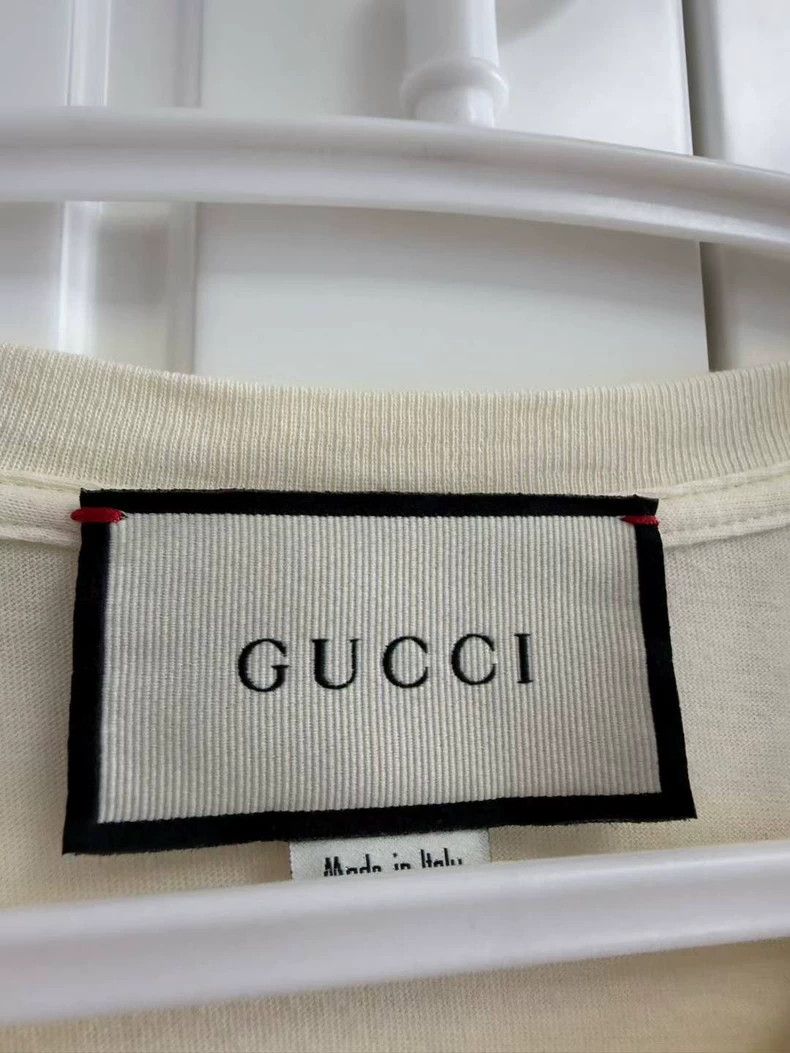 Gucci Strawberry Print Short Sleeve T-shirt