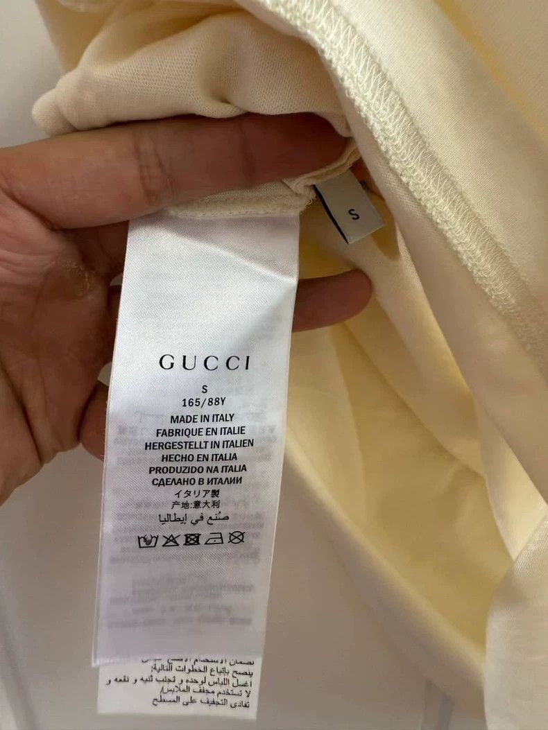 Gucci Gucci Strawberry Print Short Sleeve T-shirt Size US S / EU 44-46 / 1 - 4 Thumbnail