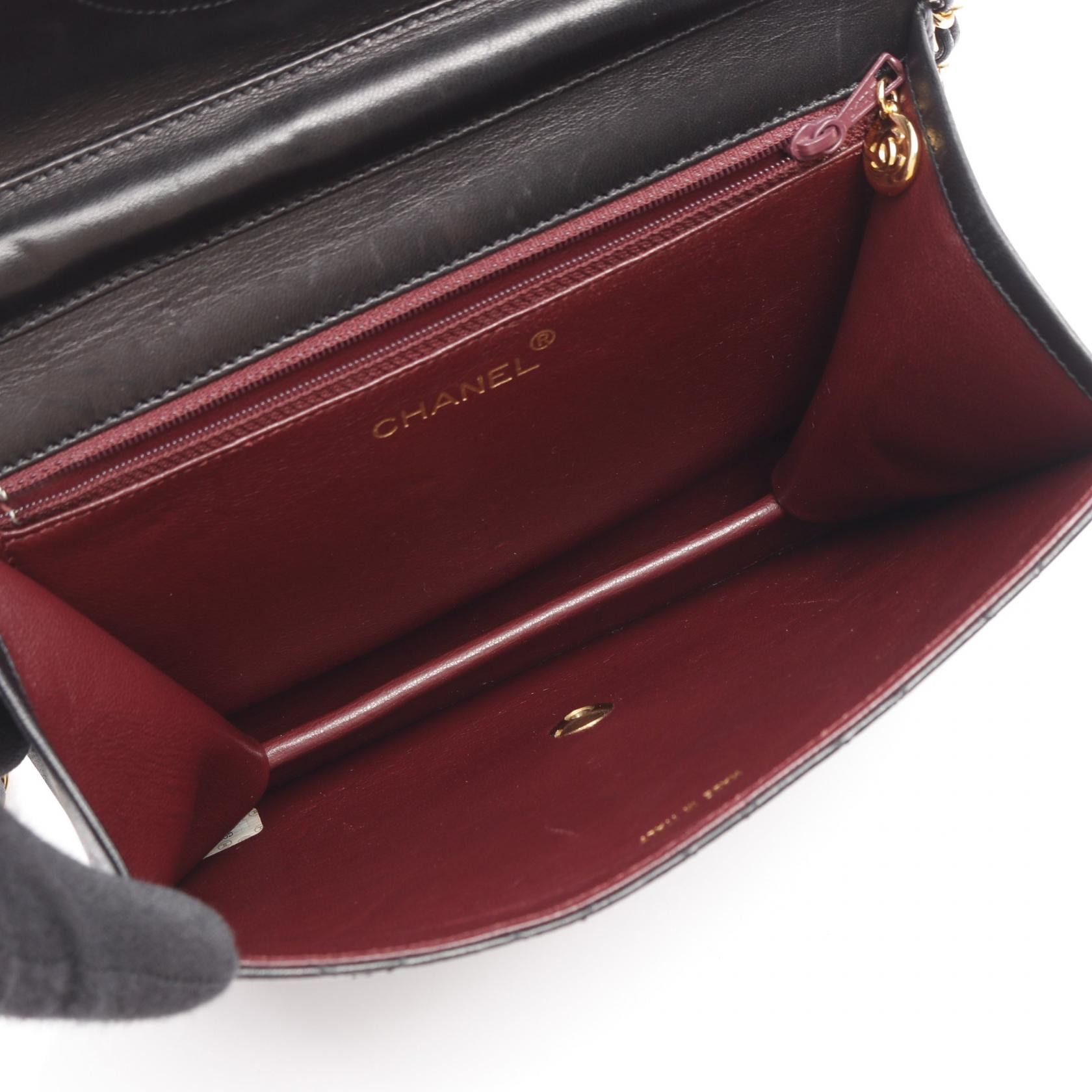 Chanel Chanel Chanel Matelasse Lambskin Shoulder Bag Leather Shoulder Bag A03569 Size ONE SIZE - 3 Thumbnail