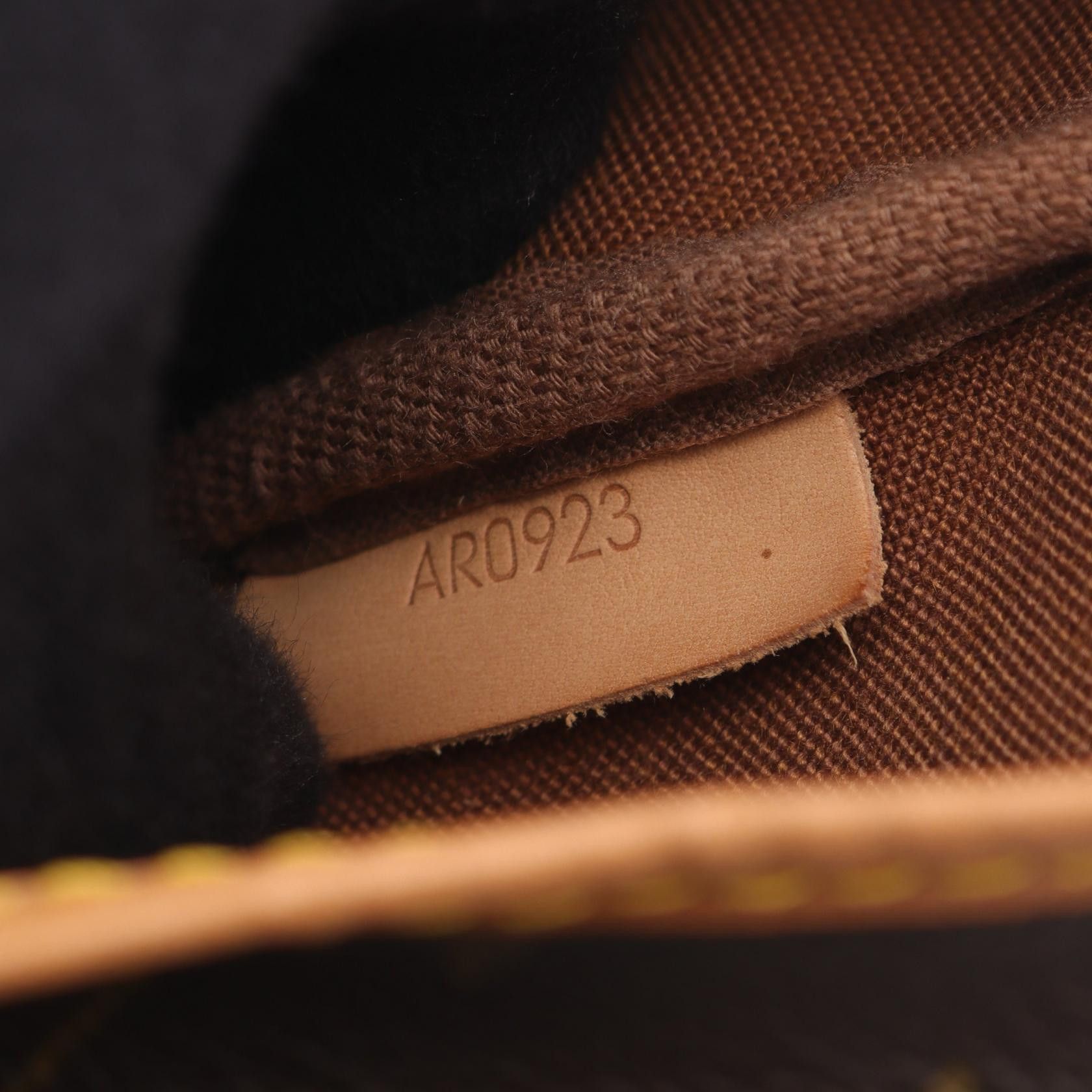 Louis Vuitton Louis Vuitton Louis Vuitton Saumur 30 Monogram Shoulder Bag Canvas Shoulder Bag M42256 Size ONE SIZE - 6 Thumbnail