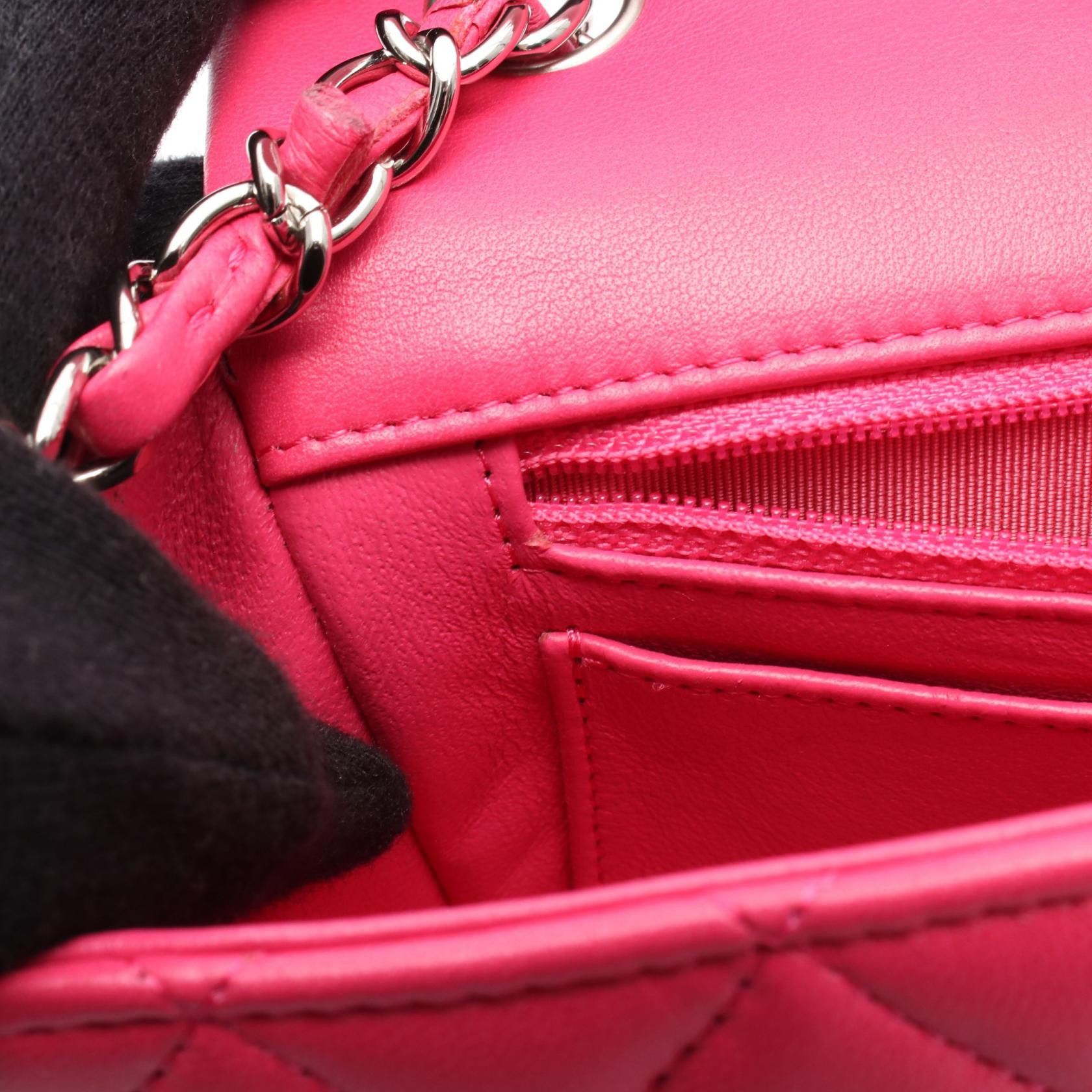 Chanel Chanel Chanel Mini Matelasse 20 Lambskin Shoulder Bag Leather Shoulder Bag A01163 Size ONE SIZE - 7 Thumbnail