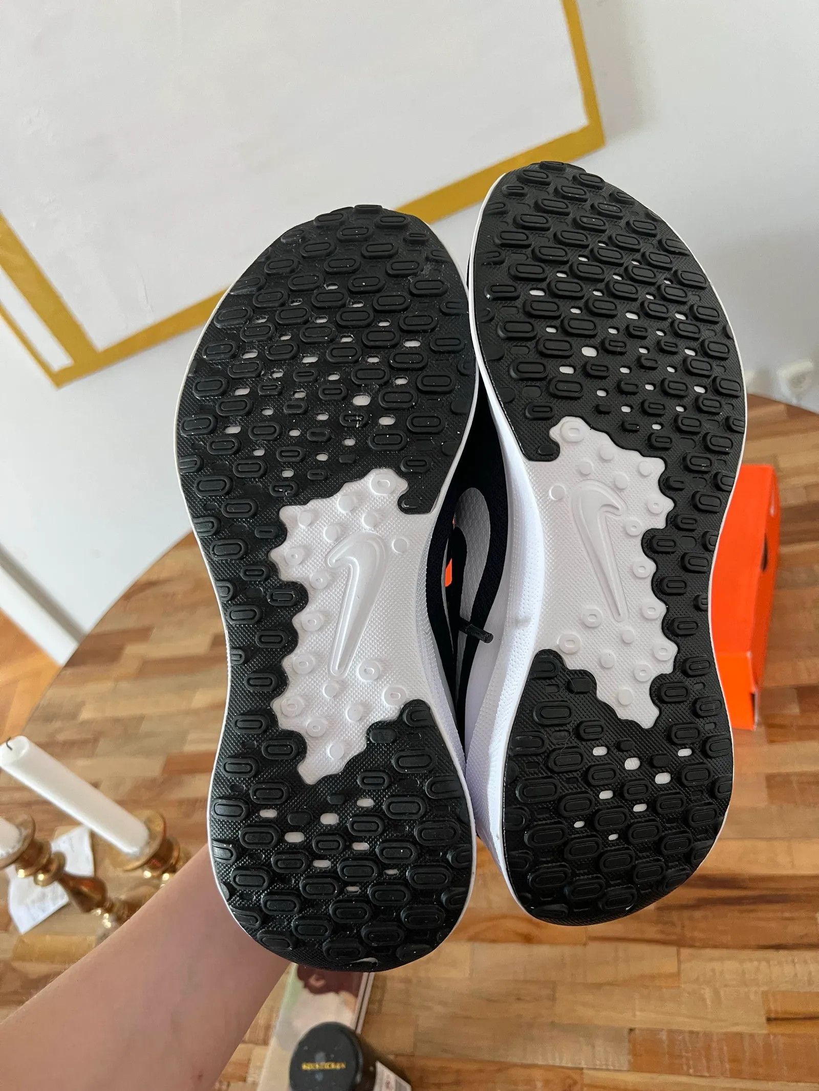 Nike Nike Revolution 7 Sneakers Size US 10 / EU 43 - 2 Thumbnail
