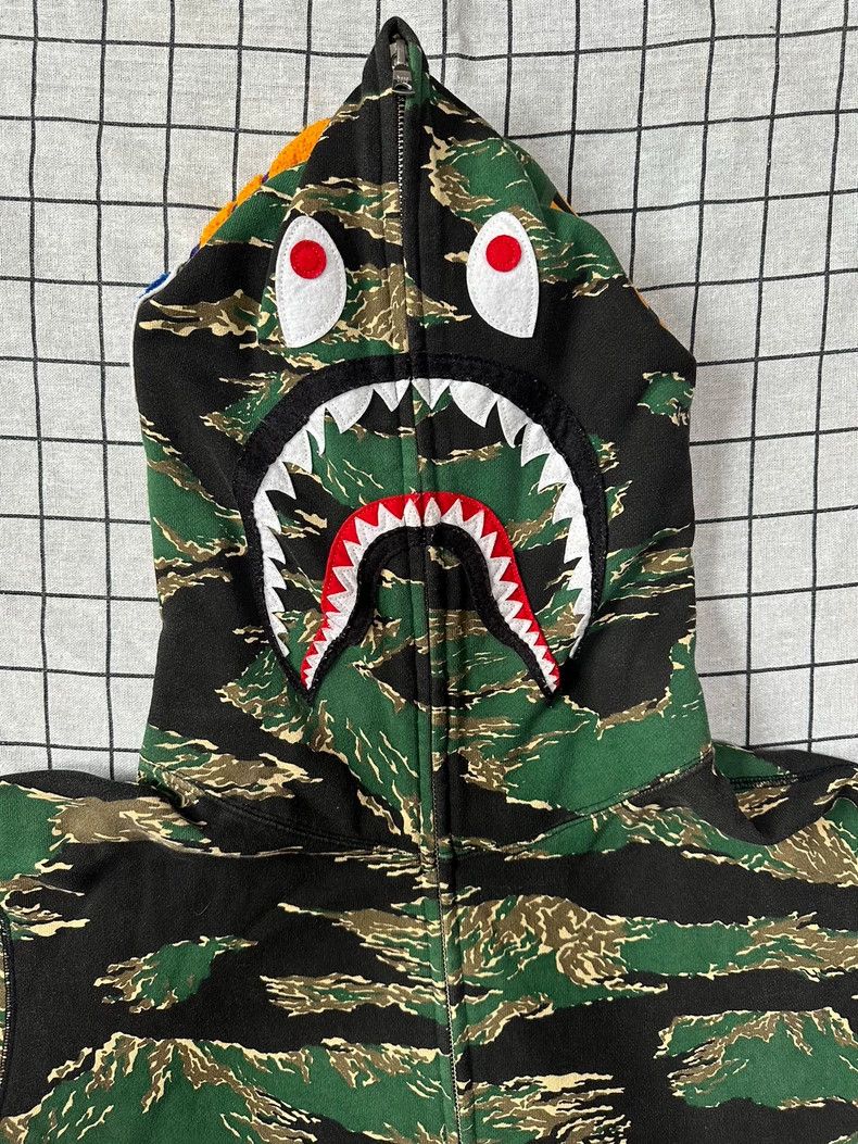Bape BAPE Camo Shark Hoodie Jacket XL Size US XL / EU 56 / 4 - 2 Thumbnail