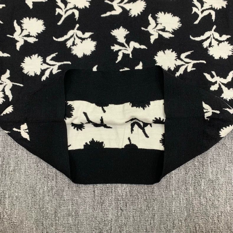 Dior Dior Black Camellia Wool Knit Sweater Size US XS / EU 42 / 0 - 8 Thumbnail
