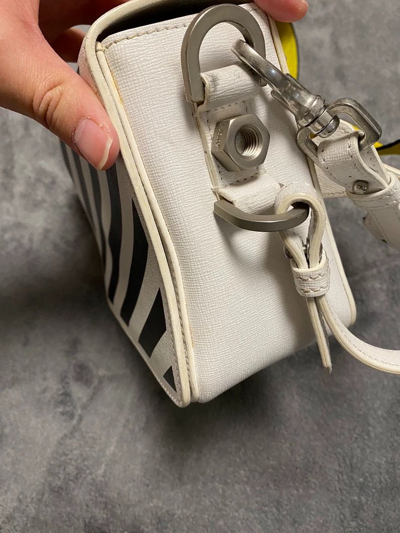 Balenciaga offwhite diagonal stripe small crossbody Size ONE SIZE - 3 Thumbnail