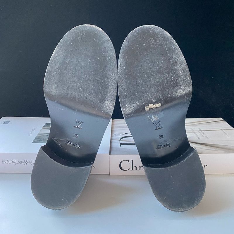 Louis Vuitton Louis Vuitton Academy Black Casual Shoes for Women 0079 Size US 8 / IT 38 - 5 Thumbnail