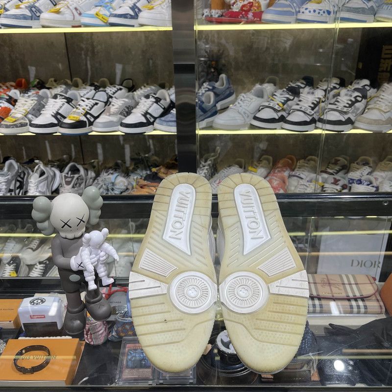 Louis Vuitton Louis Vuitton Trainer Low Top Stylish Sneakers 0079 Size US 7 / IT 37 - 4 Thumbnail