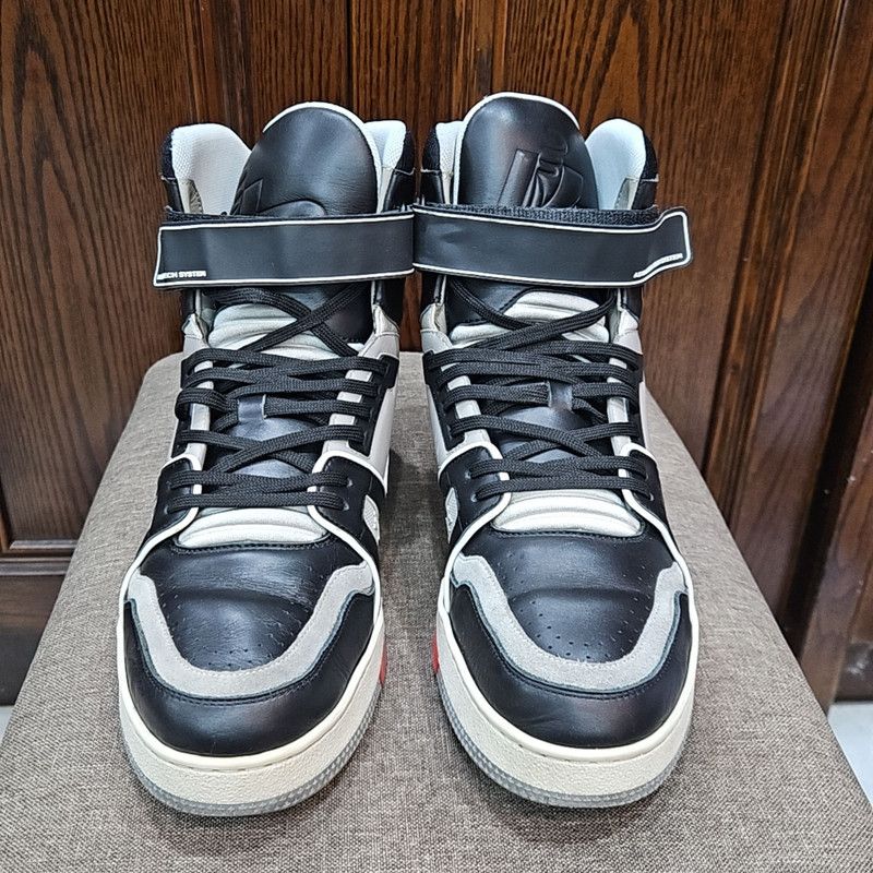 Louis Vuitton Louis Vuitton Trainer High-Top Sneaker in Gray Black 0079 Size US 10 / EU 43 - 2 Thumbnail