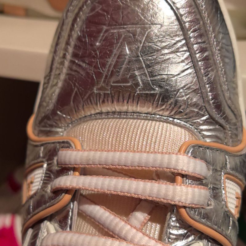 Louis Vuitton Louis Vuitton Silver Trainer Sneakers 0079 Size US 8 / IT 38 - 8 Thumbnail