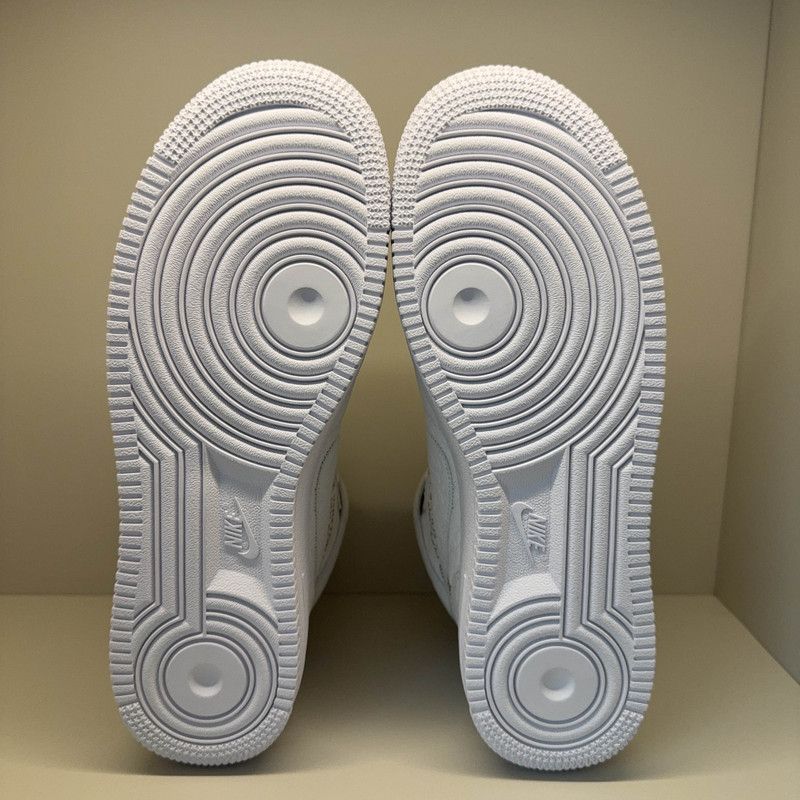 Louis Vuitton Nike x Louis Vuitton Stylish White High-Top Sneakers 0079 Size US 8 / EU 41 - 4 Thumbnail