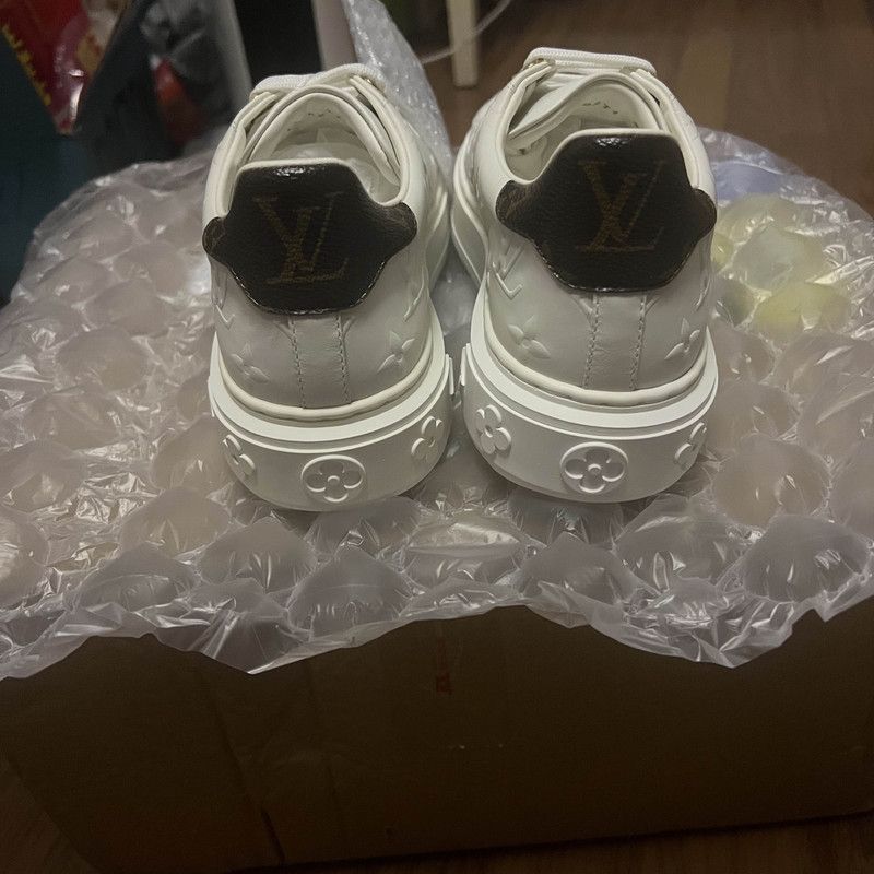 Louis Vuitton Louis Vuitton White Low-Top Sneakers for Women 0079 Size US 7 / IT 37 - 3 Thumbnail