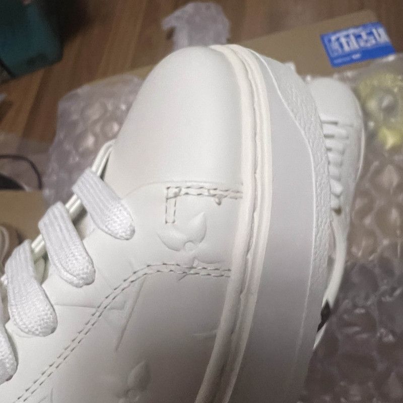 Louis Vuitton Louis Vuitton White Low-Top Sneakers for Women 0079 Size US 7 / IT 37 - 9 Thumbnail