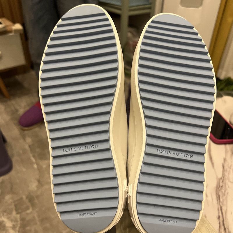 Louis Vuitton Louis Vuitton Time Out Leather Sneakers for Women 0079 Size US 6 / IT 36 - 4 Thumbnail
