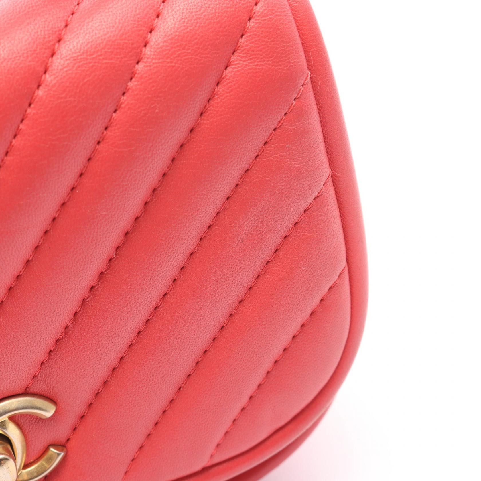 Chanel Chanel Chanel Chevron V Stitch Lambskin Shoulder Bag Leather Shoulder Bag Size ONE SIZE - 7 Thumbnail