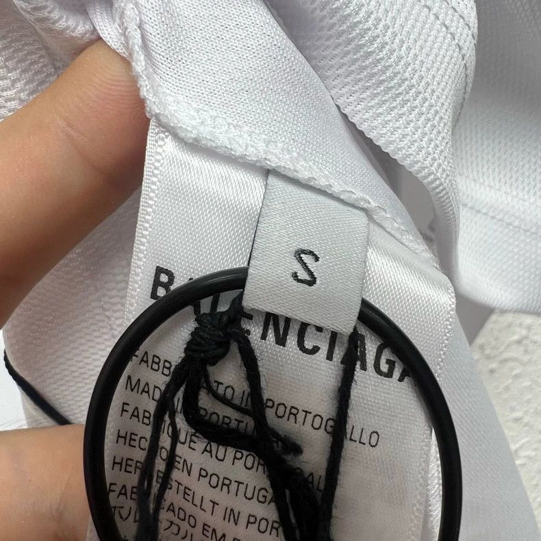 Balenciaga Balenciaga Manchester United Embroidered T-shirt Size US S / EU 44-46 / 1 - 4 Thumbnail