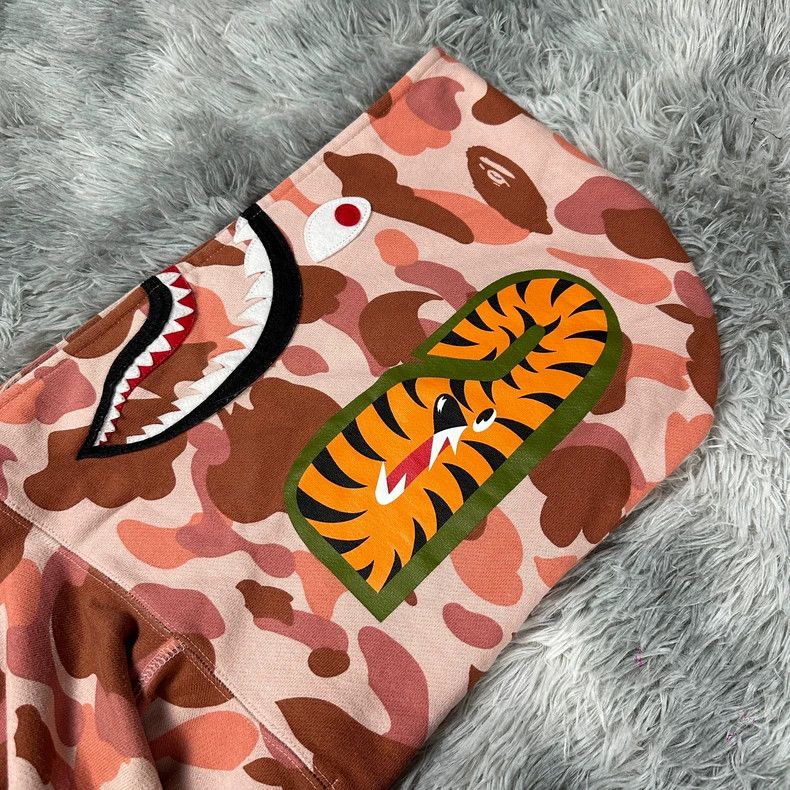 Bape BAPE Pink Camo Shark Hoodie Size US L / EU 52-54 / 3 - 4 Thumbnail