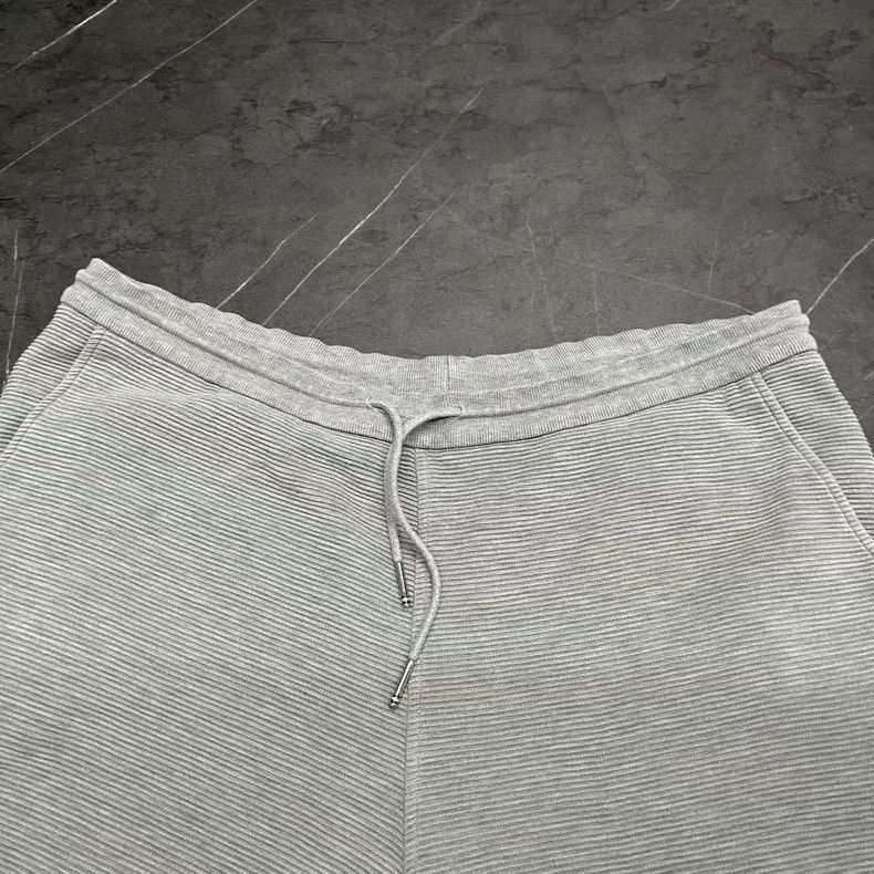 Thom Browne Thom Browne Gray Four-Stripe Shorts Size US 30 / EU 46 - 5 Thumbnail