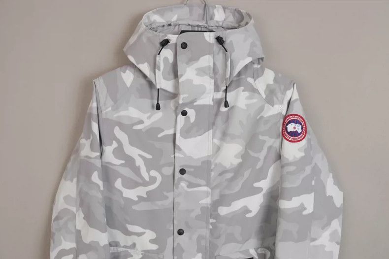Canada Goose Canada Goose Camo Zip Hooded Jacket Size US M / EU 48-50 / 2 - 2 Thumbnail