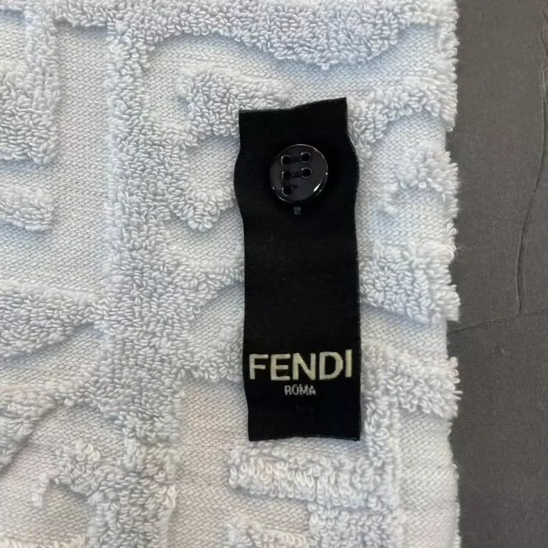 Fendi FENDI Textured Pattern Short Sleeve T-Shirt Size US M / EU 48-50 / 2 - 8 Thumbnail