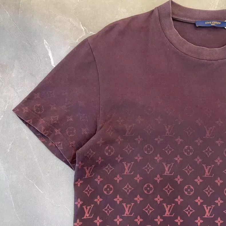 Louis Vuitton Louis Vuitton Gradient Logo T-Shirt Size US L / EU 52-54 / 3 - 5 Thumbnail