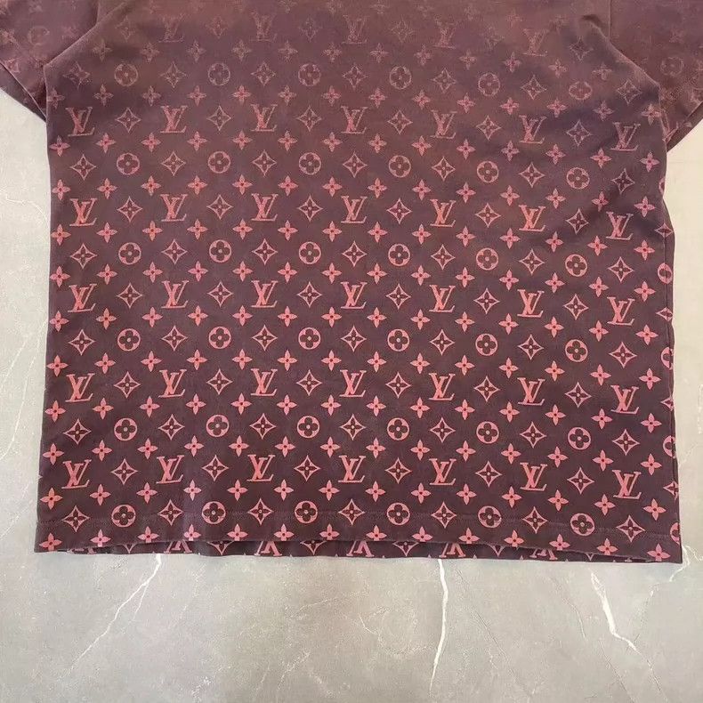 Louis Vuitton Louis Vuitton Gradient Logo T-Shirt Size US L / EU 52-54 / 3 - 4 Thumbnail