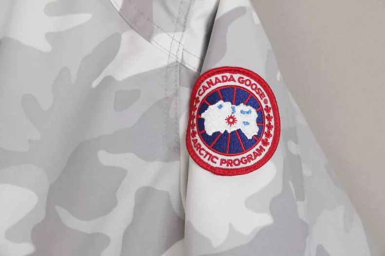 Canada Goose Canada Goose Camo Hooded Jacket Size US M / EU 48-50 / 2 - 3 Thumbnail