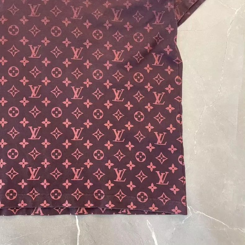 Louis Vuitton Louis Vuitton Gradient Logo Print T-shirt Size US L / EU 52-54 / 3 - 6 Thumbnail