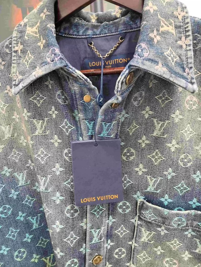 Louis Vuitton Louis Vuitton Denim Short Sleeve Shirt Size US M / EU 48-50 / 2 - 6 Thumbnail