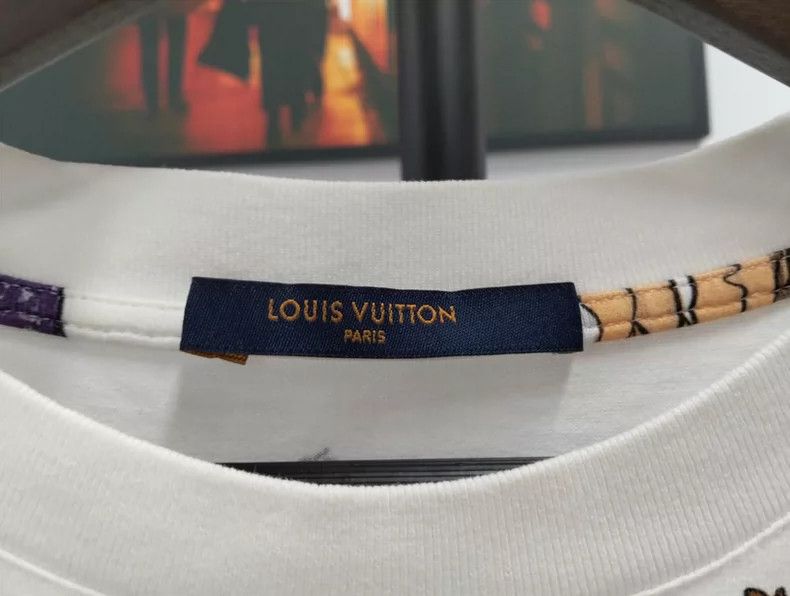 Louis Vuitton Louis Vuitton Graphic Print T-Shirt Size US M / EU 48-50 / 2 - 3 Thumbnail