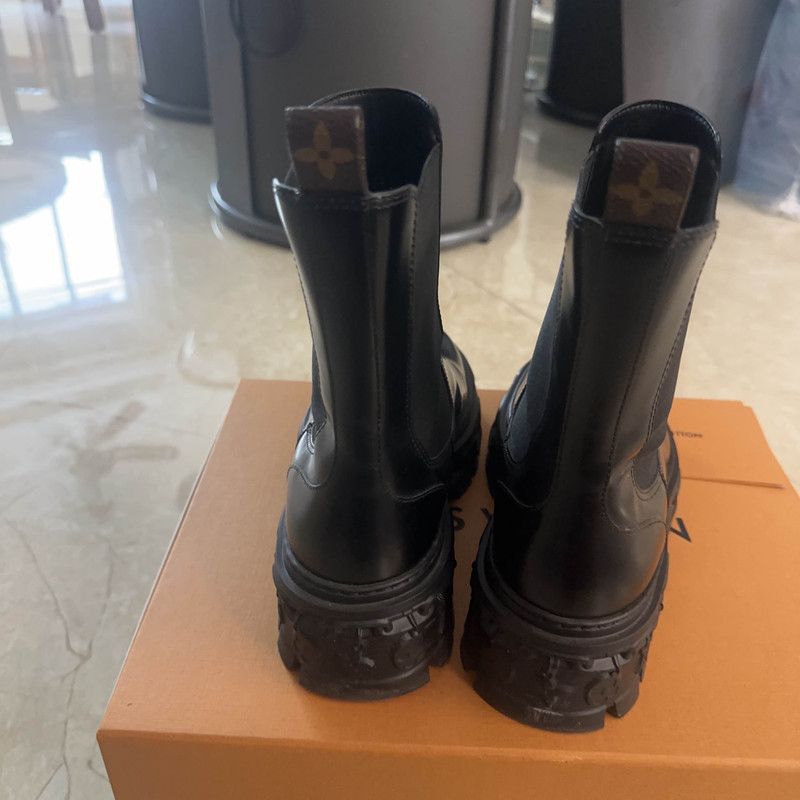 Louis Vuitton Louis Vuitton Black Leather Chelsea Boots 0079 Size US 8 / EU 41 - 3 Thumbnail