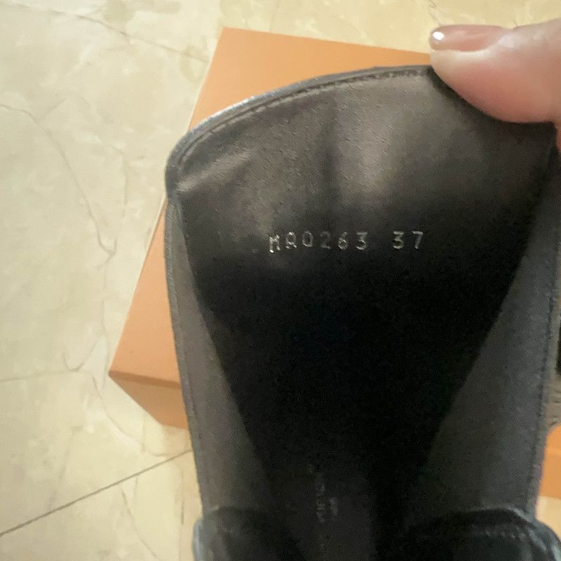 Louis Vuitton Louis Vuitton Black Leather Chelsea Boots 0079 Size US 8 / EU 41 - 5 Thumbnail