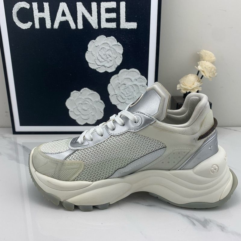 Louis Vuitton Louis Vuitton Run 55 Low Top Sneakers 0079 Size US 5.5 / EU 38 - 9 Thumbnail