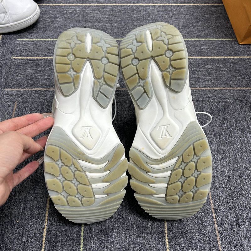 Louis Vuitton Louis Vuitton Run 55 Comfortable White Casual Sneakers 0079 Size US 8 / EU 41 - 4 Thumbnail