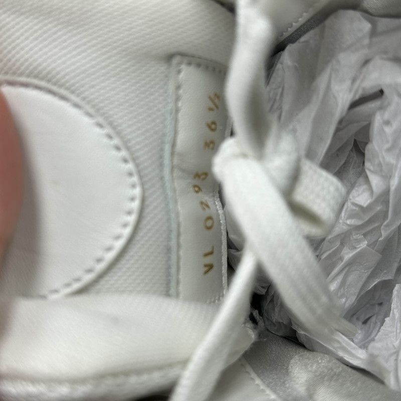 Louis Vuitton Louis Vuitton Run 55 Comfortable White Casual Sneakers 0079 Size US 8 / EU 41 - 5 Thumbnail
