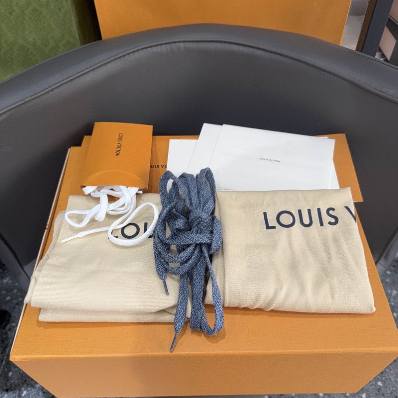 Louis Vuitton Louis Vuitton Squad Boot Monogram High-Top Sneakers 0079 Size US 6 / EU 39 - 20 Thumbnail