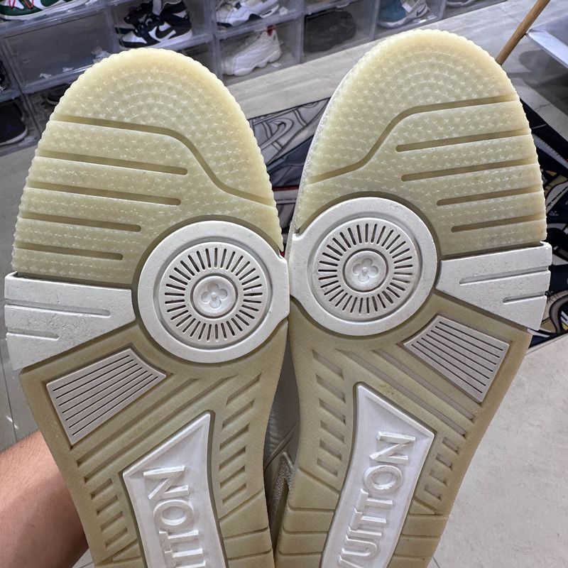 Louis Vuitton Louis Vuitton Trainer White Low-Top Sneakers 0079 Size US 11 / EU 44 - 10 Thumbnail