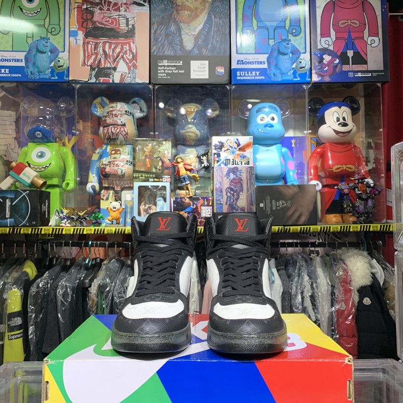Louis Vuitton Louis Vuitton Rivoli Casual Sneakers in White and Blue 0079 Size US 10 / EU 43 - 2 Thumbnail