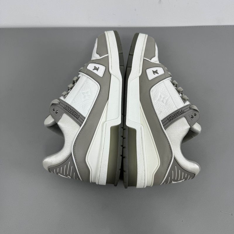 Louis Vuitton Louis Vuitton Classic Printed Trainer Sneakers for Men 0079 Size US 9.5 / EU 42-43 - 8 Thumbnail