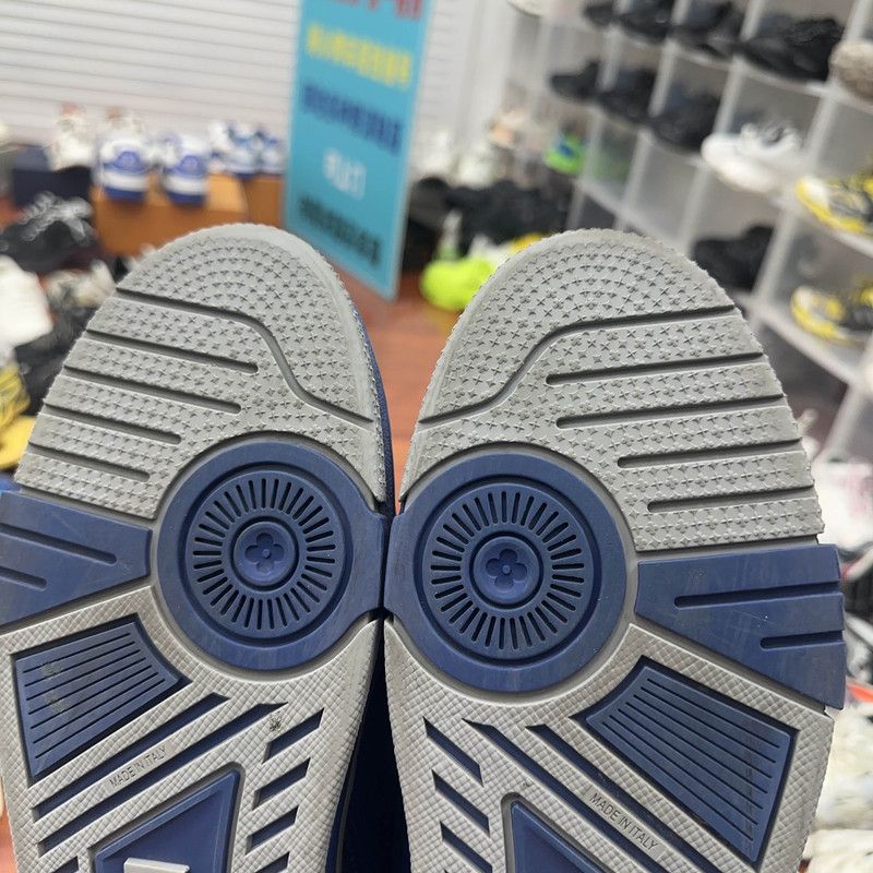 Louis Vuitton Louis Vuitton Gray Blue Low Top Sneakers 0079 Size US 9 / EU 42 - 7 Thumbnail
