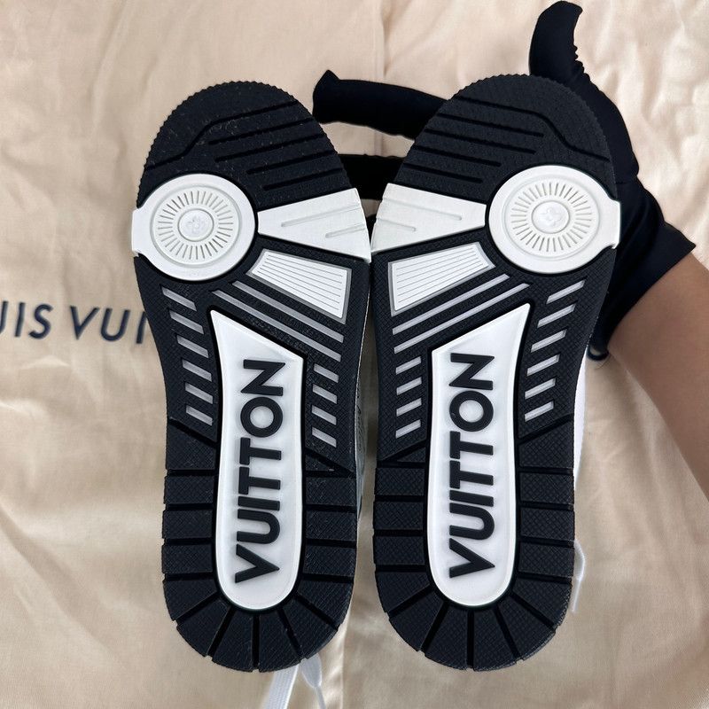 Louis Vuitton Louis Vuitton Classic High-Top Trainer Sneakers 0079 Size US 5 / EU 37 - 4 Thumbnail