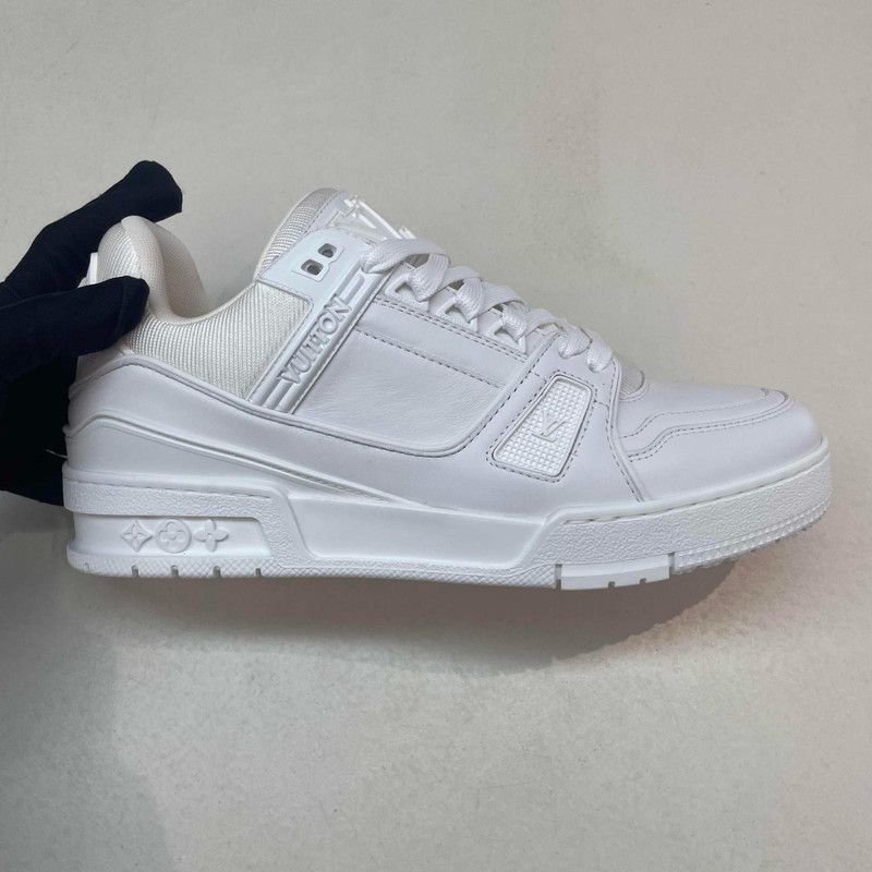 Louis Vuitton Louis Vuitton White Low Top Trainer Sneakers 0079 Size US 8.5 / IT 38.5 - 10 Thumbnail